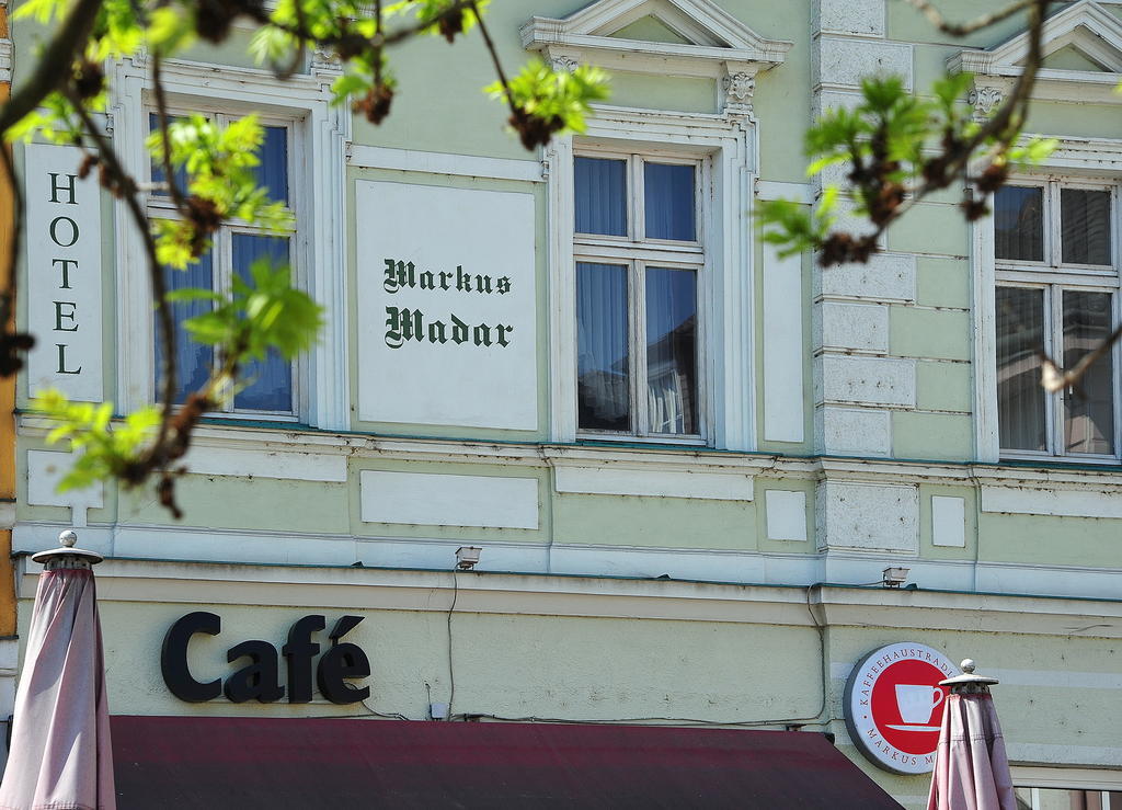Madar Café Central Melk Esterno foto